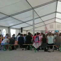 Danes o miru   razpravlja  približno 600 dijakov iz  74 Unescovih 
ASP-net šol.
