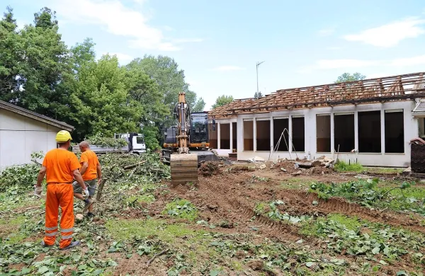 Stare paviljone so porušili.