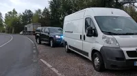 S kombijem ljubljanskih oznak je Novomeščan prevažal 25 
ilegalcev. 