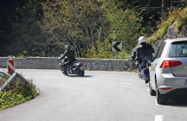 Motoristi sodijo med najbolj tvegane skupine udeležencev v 
cestnem prometu.