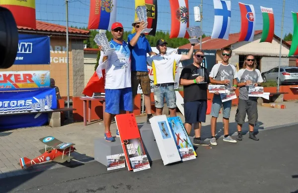 Slovenca na svetovnem prvenstvu v zračnih bojih