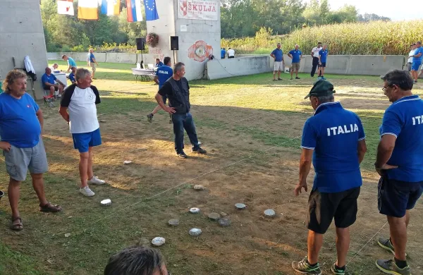Na igriščih pod hitro cesto je tekmovalo tudi moštvo iz zahodnoitalijanske Valle d Aoste.