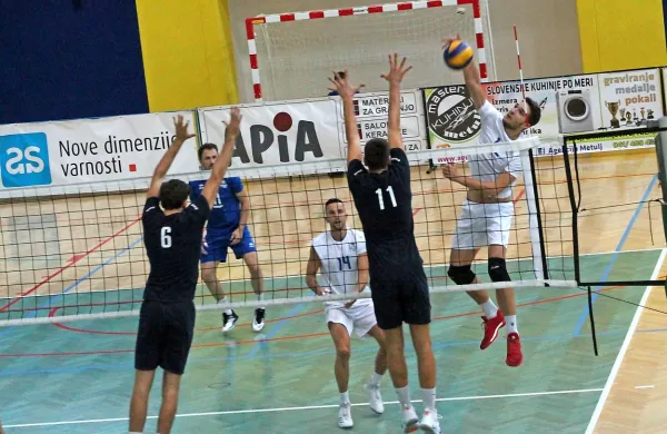 V dresu Salonita se je uspešno predstavil novinec Fran Peterlin 
(desno). 
