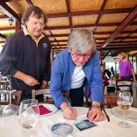 “Če mi podariš cede, potem se mi nanj podpiši,” je Mislej rekel 
Ivančiću in ta si ni pustil reči dvakrat.