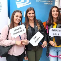 Sprejem brucev Univerze na Primorskem na koprskem Titovem 
trgu