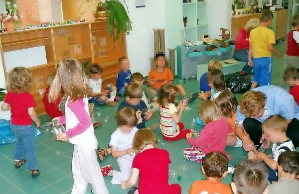 Malčki iz Postojne in okolice so pred šestimi leti ostali brez vrtca, 
v katerega so bili vpisani in za katerega so starši plačali nekaj 
mesecev vnaprej. (fotografija je simbolična)
