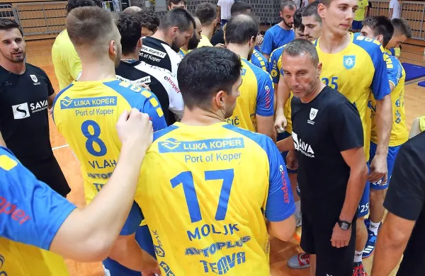 Koprski rokometaši bodo morali hitro najti izhod iz krize.