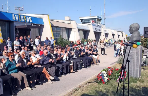Ob dnevu odprtih vrat so pripravili tudi  komemoracijo ob 
70-obletnici smrti primorskega pilota Josipa Križaja.