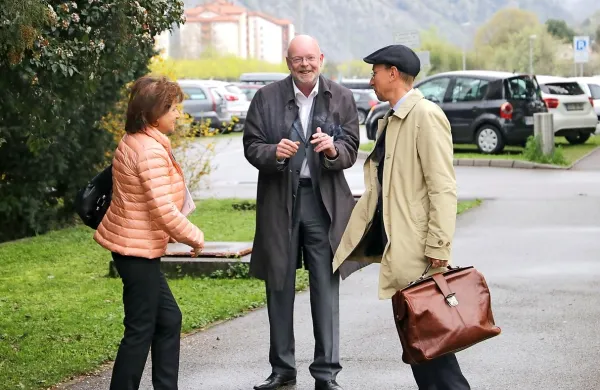 

Predobravnavnega naroka sredi aprila so se med drugim udeležili 
Marijana Marušič (levo), Zoran Bizjak (v sredini) ter odvetnik NLB 
Mitja Jelenič Novak.