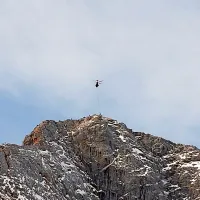 Obnovljeni Aljažev stolp se je po skoraj mesecu dni v dolini danes 
vrnil na vrh Triglava.