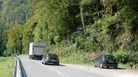 Na tem odseku ceste z nevarnim ovinkom pri Oblazu  bodo vrtali 
predor.