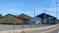 Območje Mega pohištva v Petelinjah  se v kratkem še ne bo 
spremenilo, v bodoče pa naj bi prodajna salona povišali in dodali 
novo skladišče. 