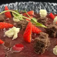 Tunin carpaccio iz restavracije Rizibizi