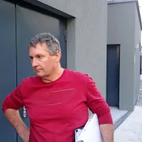 Zdravko Štih: “Stanovanje v Nokturnu naj bi zdaj plačal trikrat -  
najprej ko sem ga zgradil, nato ko sem ga plačal s kreditom  in zdaj 
ko ga zahteva DUTB.” 