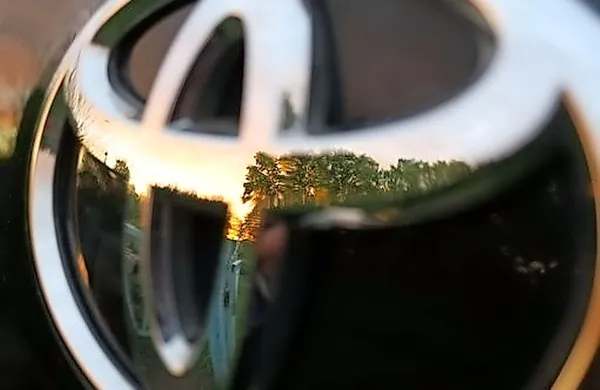 Toyota vpoklicala &scaron;e 2,4 milijona hibridnih vozil
