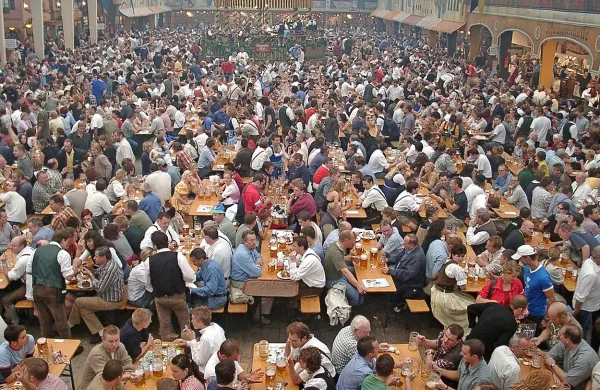 Na Oktoberfestu letos spili 7,5 milijona vrčkov piva