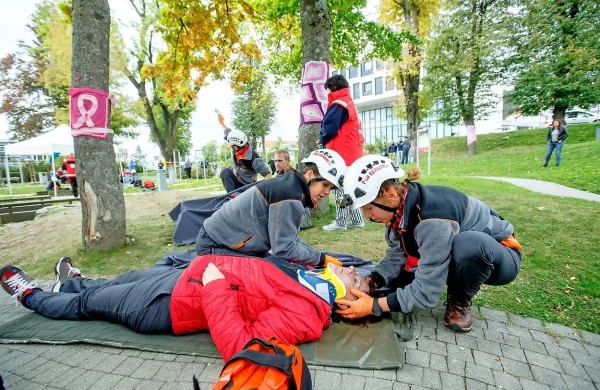 Na tovrstnih tekmovanjih  ekipe obnavljajo svoje  znanje.  