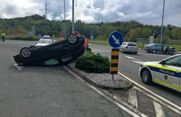 Zaradi izsiljevanja prednosti na streho