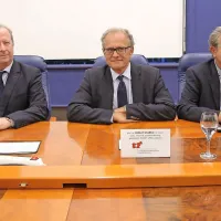  Z nacionalnim programom presejanja s pomočjo analize krvi bi 
tega raka lahko pravočasno odkrili, poudarjajo vodilni strokovnjaki (z leve) Bojan Tepeš, Borut Štabuc in Stojan Potrč. 