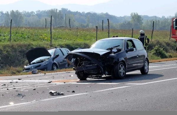 Voznik in voznica sta jo odnesla brez po&scaron;kodb