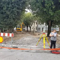 Poleg del na Broli in Semedelski promenadi koprska občina v teh 
dneh pospešeno ureja še številne druge točke v mestu in 
okolici.