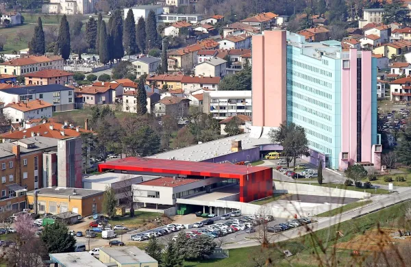 Vodstvo šempetrske bolnišnice je v dogovoru z novim vodjem 
kirurškega oddelka Danijelom Bešič Loredanom zaradi pomanjkanja srednjih medicinskih sester preložilo več operacij. 