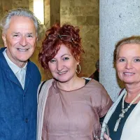 Nastjina mama Jasmina Bremec (v sredini) je gostila avstrijskega 
pisatelja  Folka Tegetthoffa in njegovo ženo.