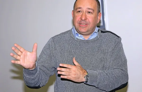 Iztok Pikl je pred tremi leti napovedoval preporod Tomosa; ta zdaj 
tone,  Pikl pa molči.