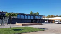 Center vodnih športov so zasnovali kot kompleks 43 montažnih 
zabojnikov. 
