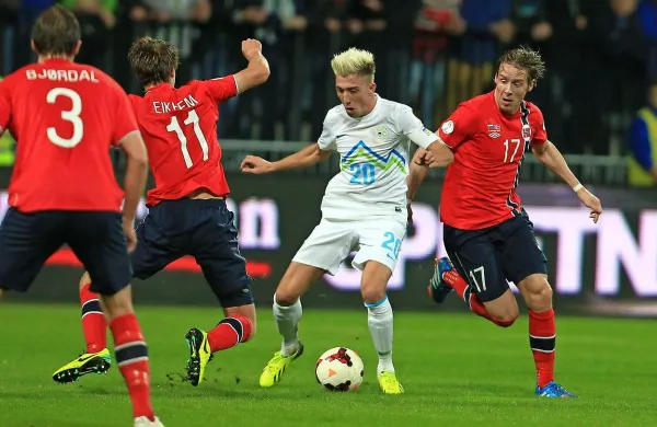 Kevina Kampla (z žogo), ki je pred petimi leti sodeloval v edini 
zmagi s 3:0 nad Norveško, se zaradi bolezni tokrat ne bo soočil z 
Vikingi.  
