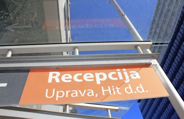Kdor se želi zavihteti na položaj prvega moža Hitove uprave, lahko prijavo na razpis odda še danes. 