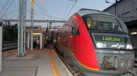 Včeraj je vlak, ki prispe v Postojno ob 18.36, tu ustavil, preteklo 
nedeljo pa potniki v Postojni nanj niso mogli vstopiti. 