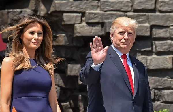 Prva dama ZDA Melania Trump je v svojem prvem resnejšem 
intervjuju po nastopu položaja januarja 2017 dejala, da se nima 
časa ukvarjati z zgodbami o moževi nezvestobi.