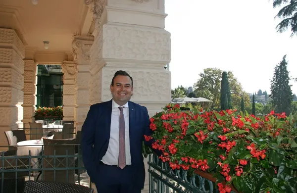 Tomislav Hrala, direktor prodaje hotelov Kempinski v Portorožu in 
Savudriji, napoveduje  letalsko linijo, ki bi povezala Portorož s 
širšo regijo.