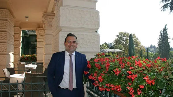 Tomislav Hrala, direktor prodaje hotelov Kempinski v Portorožu in 
Savudriji, napoveduje  letalsko linijo, ki bi povezala Portorož s 
širšo regijo.