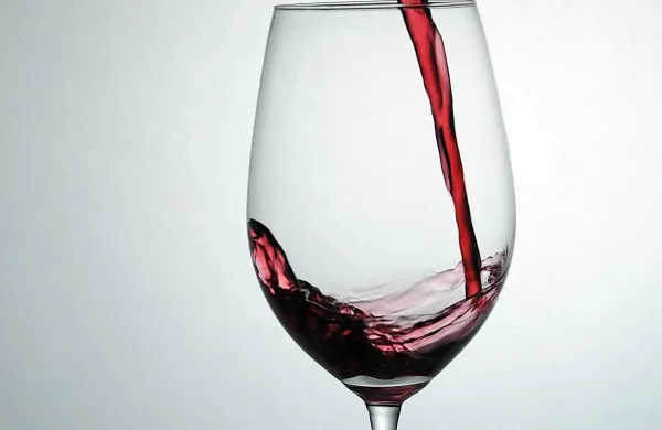 Steklenico francoskega vina prodali za rekordnih 558.000 dolarjev