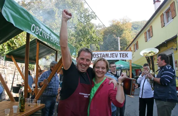 Gregor Mihelj, predsednik KS Rodik, in Irena Babič Cek, predsednica turističnega društva  Rodik