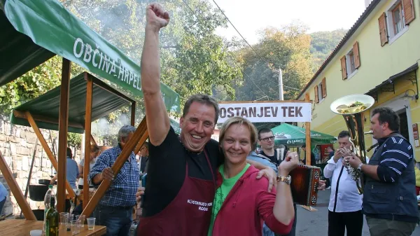 Gregor Mihelj, predsednik KS Rodik, in Irena Babič Cek, predsednica turističnega društva  Rodik