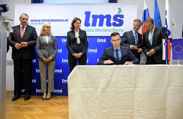 Koalicijski partnerji so  s poslancema italijanske in madžarske 
narodne skupnosti podpisali dogovor o sodelovanju.