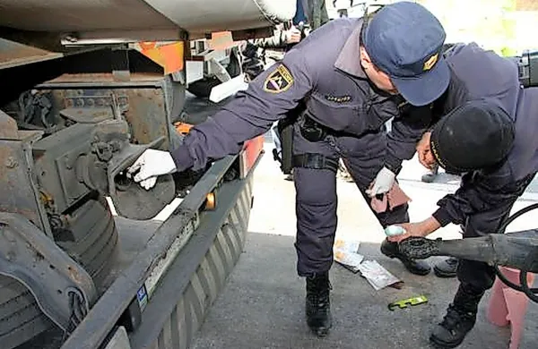  Policisti bodo dober teden preprečevali   najpogostejše kršitve med 
vozniki tovornjakov in avtobusov.