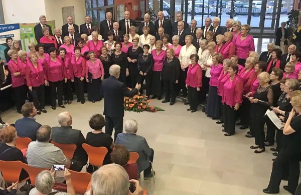 Popoldne prepevanja dveh generacij