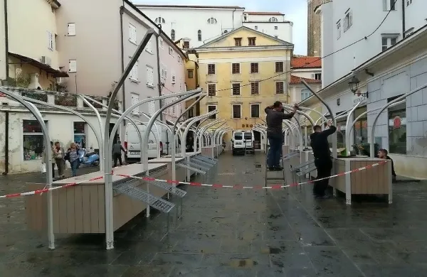 Nove stojnice na piranski tržnici
