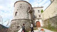 Zgradba ob vhodu v grajski kompleks je prva na vrsti za 
temeljitejšo obnovo.  