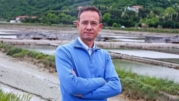 Robert Smrekar, direktor javnega zavoda Krajinski park Strunjan: 
“Naš krajinski park je prehoden in poseljen, zato je upravljanje z 
njim še posebej zahtevno,. 