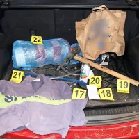 Policisti so v  ukradenem avtu našli tudi dokaze o osumljenčevem 
početju.   