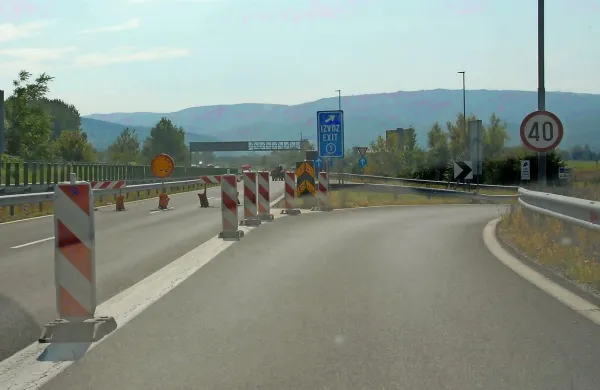 Čez nekaj dni bo promet normalno stekel tudi po vipavski hitri 
cesti.
