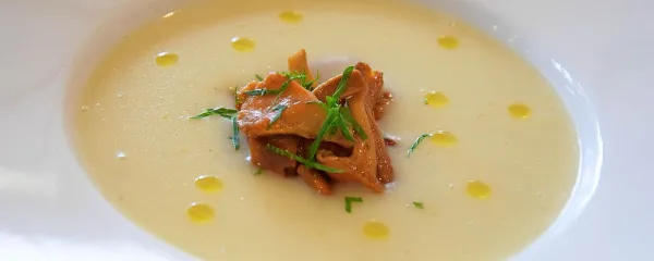 RECEPT: Jabolčna kremna juha z lisičkami