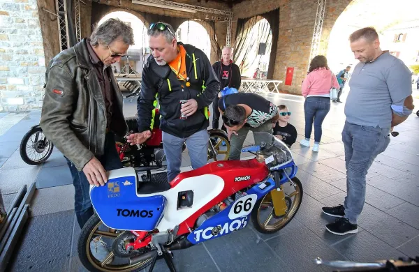 Ljubitelji Tomosovih motorjev so obkrožili Koper