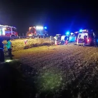 Zdravnica ajdovskega zdravstvenega doma je po nesreči lahko le 
potrdila smrt 24-letnega Makedonca, ki ga je vrglo iz vozila na 
travnik.