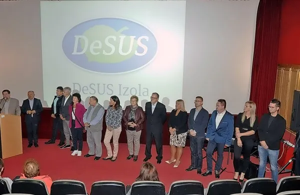 Desusov županski kandidat Danilo Markočič je včeraj v Kinu Odeon 
predstavil svoj program in desusove kandidate za občinski svet in 
svete KS.